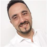 Sono un italiano madrelingua laureato, poliglotta con la passione per le lingue straniere e la letteratura.